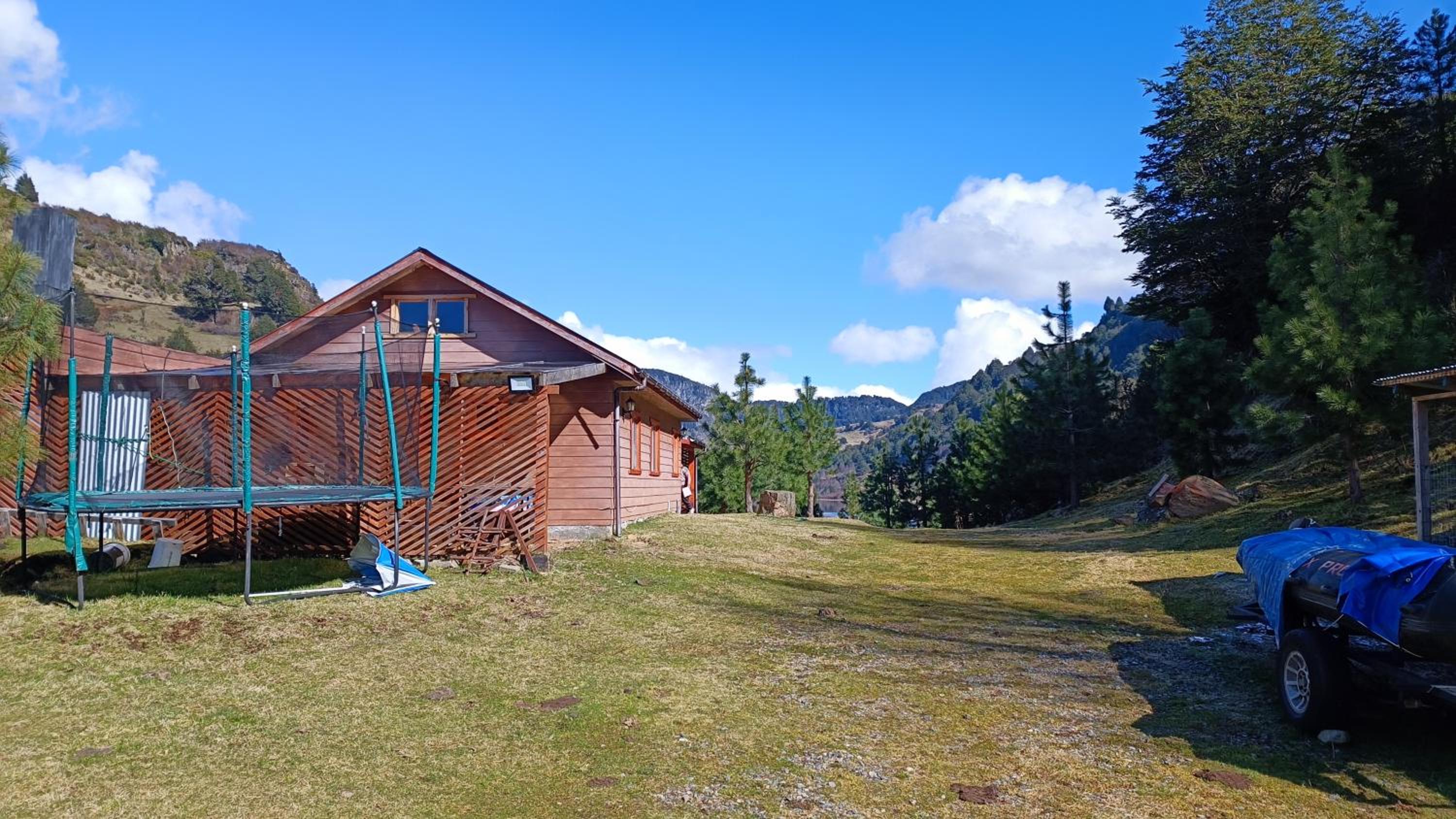 Tierras Altas de la Patagonia-Cabaña grande con acceso al lago