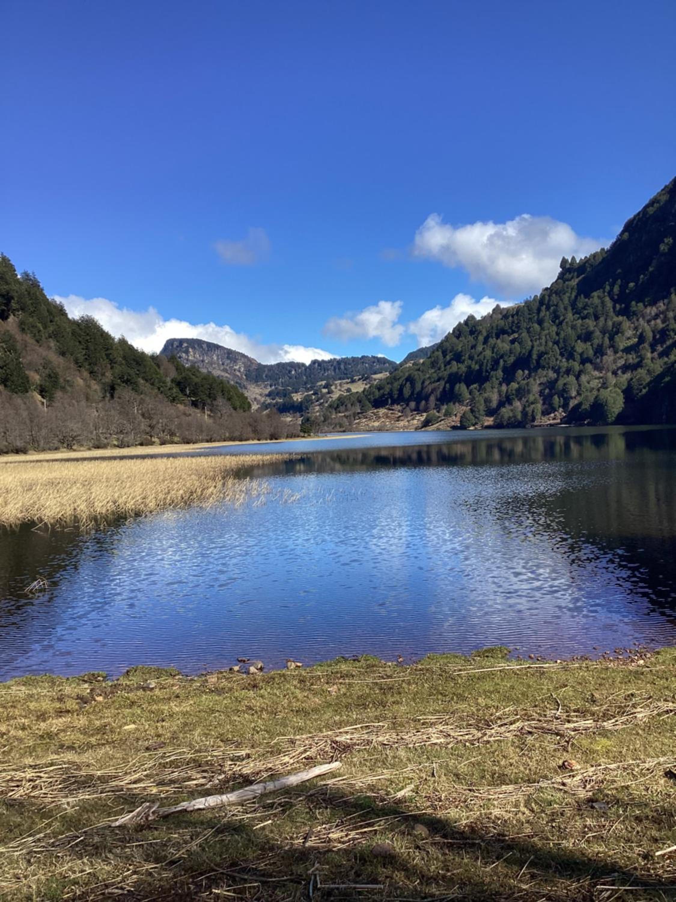 Tierras altas de la Patagonia- Cabaña pequeña junto a la Laguna cea