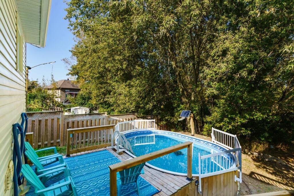 Fun & Cozy Retreat: Nature & Games