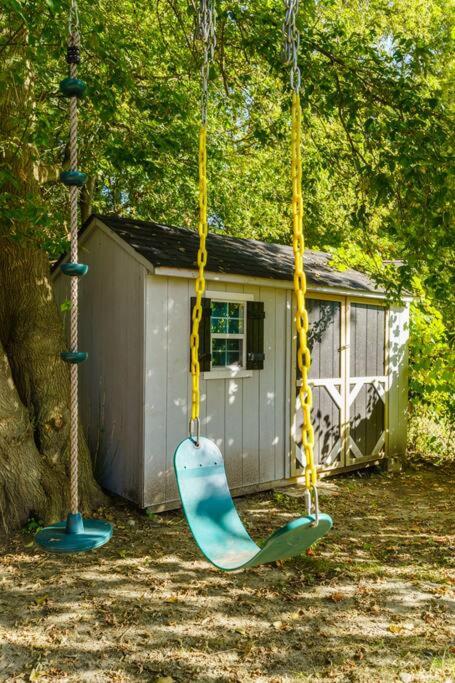 Fun & Cozy Retreat: Nature & Games