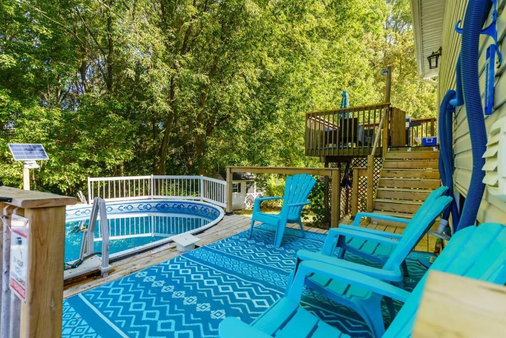 Fun & Cozy Retreat: Nature & Games