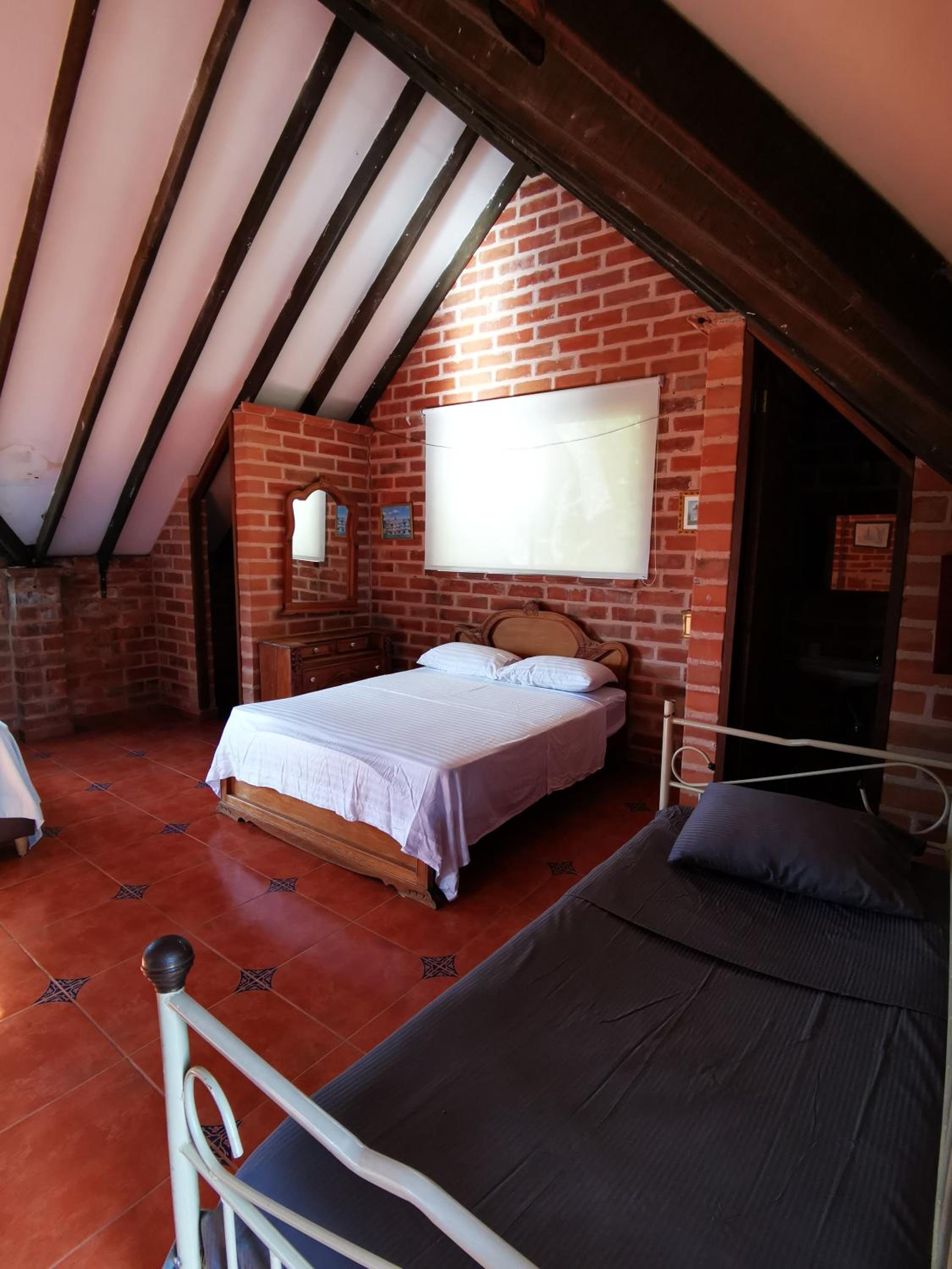 Finca con forma de castillo y piscina en Sopetrán