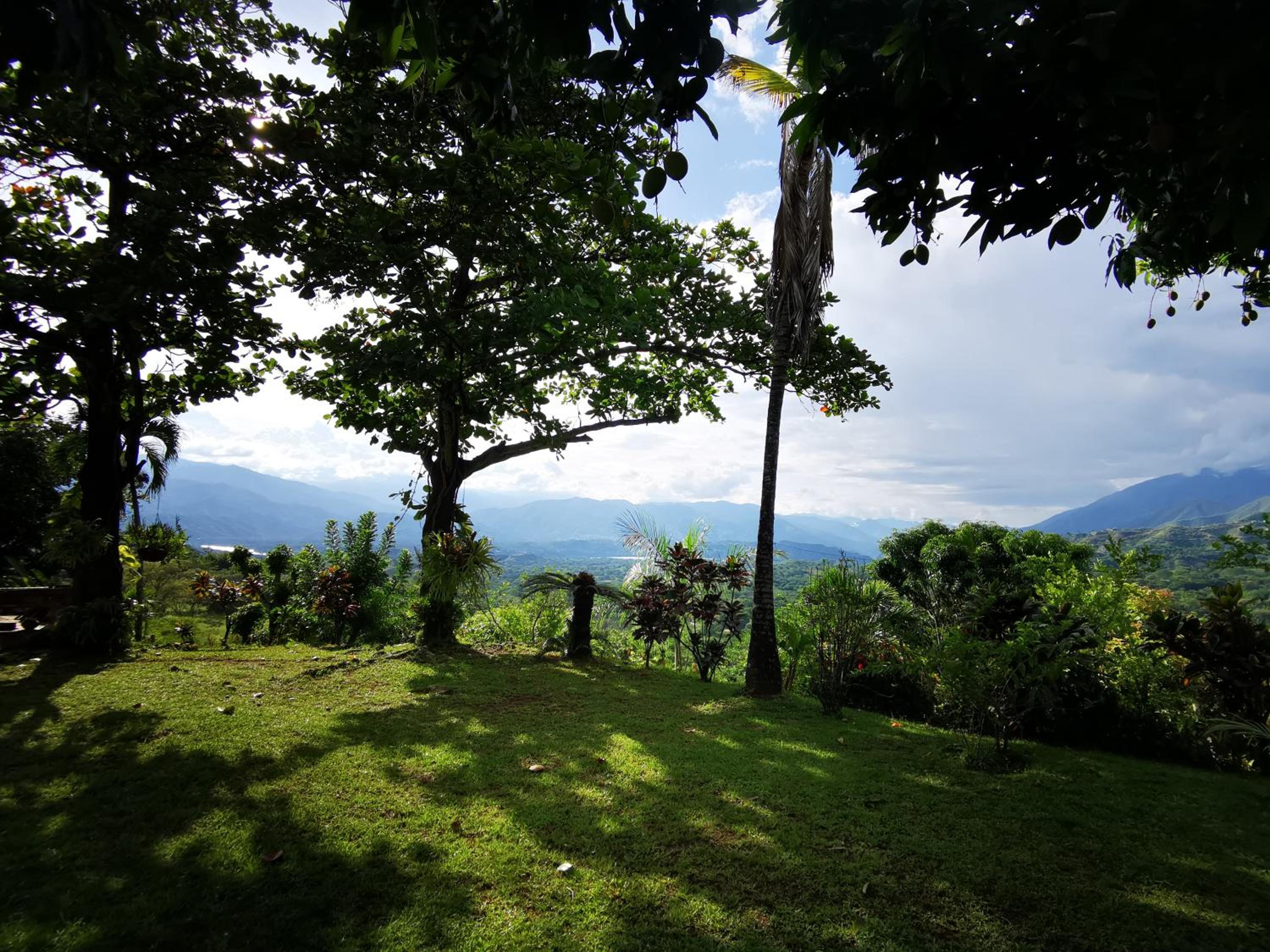 Finca con forma de castillo y piscina en Sopetrán