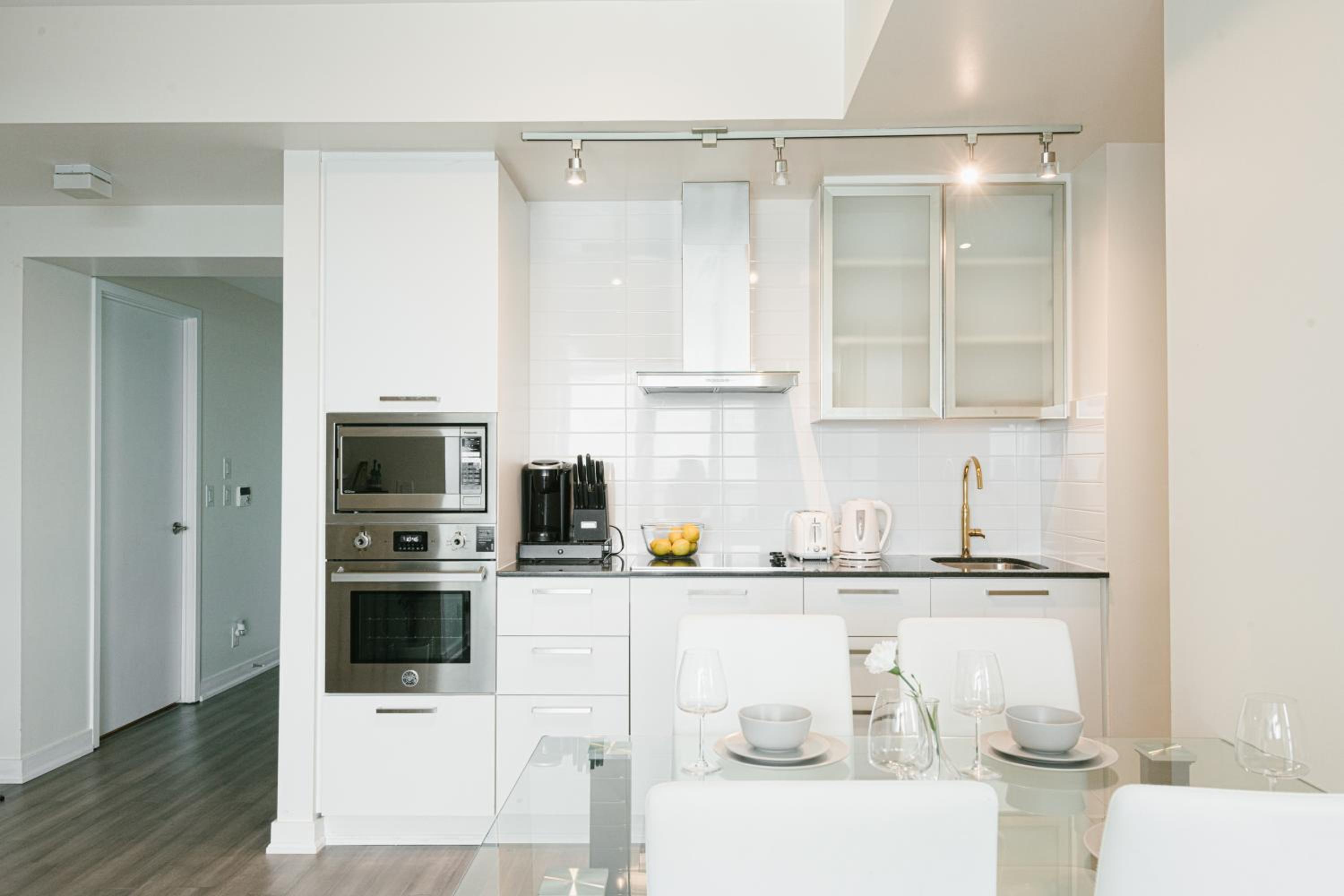 Beautiful Luxurious Modern Condo With Breathtaking Views