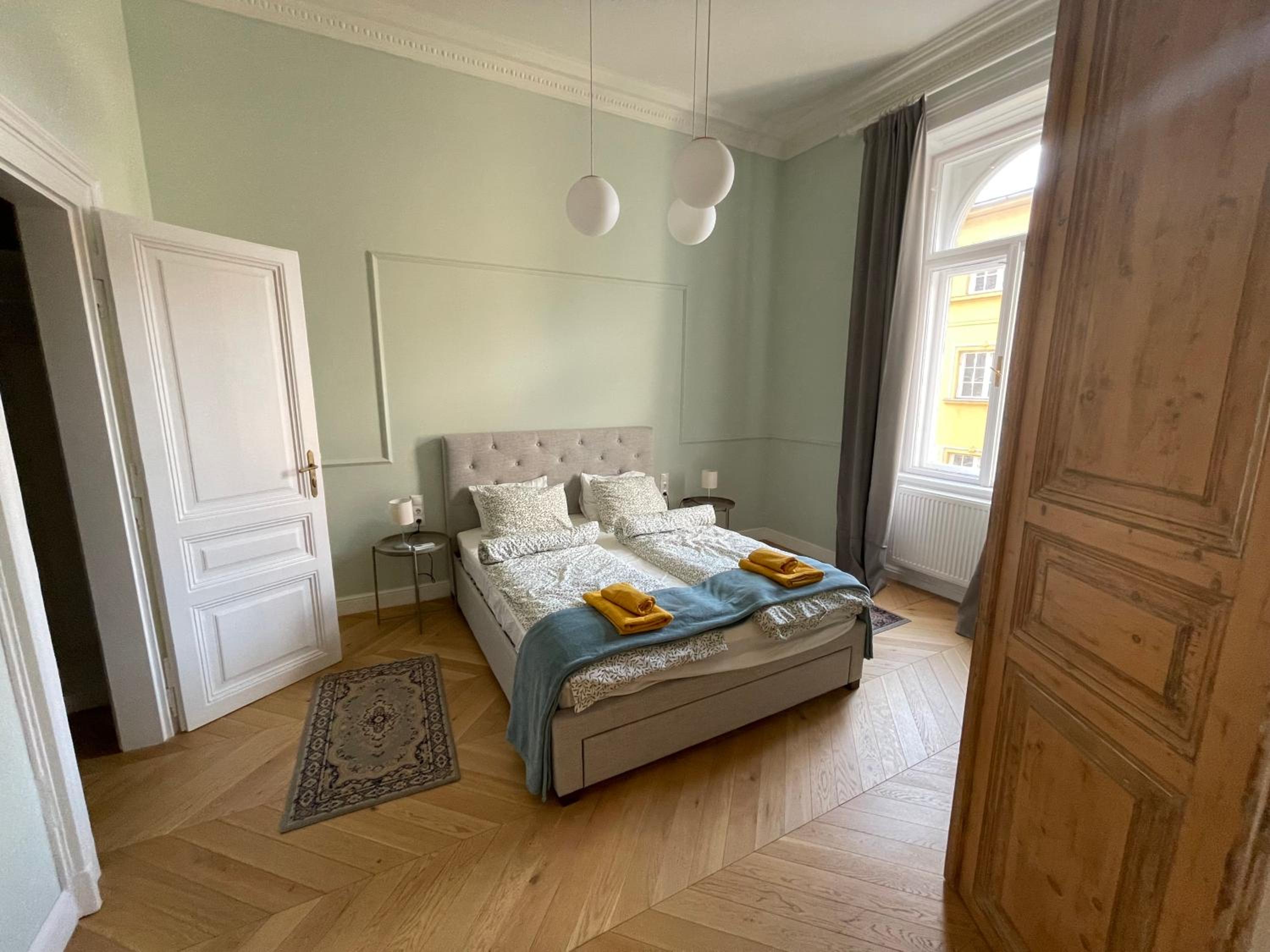 CITY CENTER 3, elegant and cozy 2br in city center!