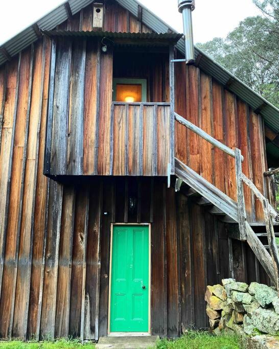 The Cloud House Hampton - Rustic Alpine Retreat