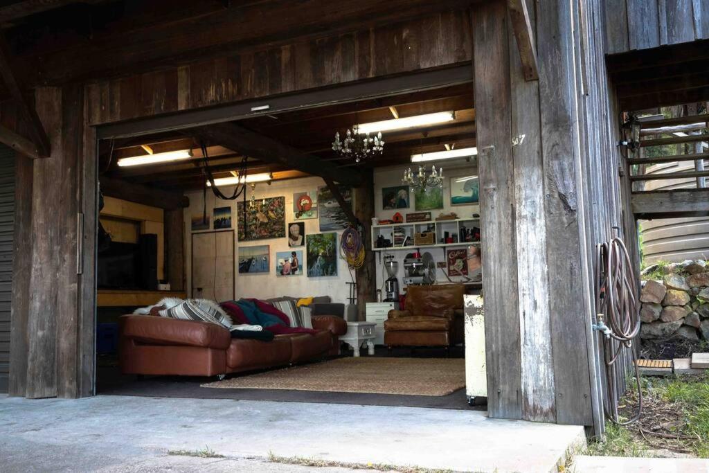 The Cloud House Hampton - Rustic Alpine Retreat