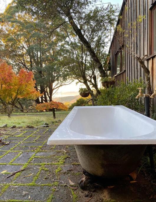 The Cloud House Hampton - Rustic Alpine Retreat