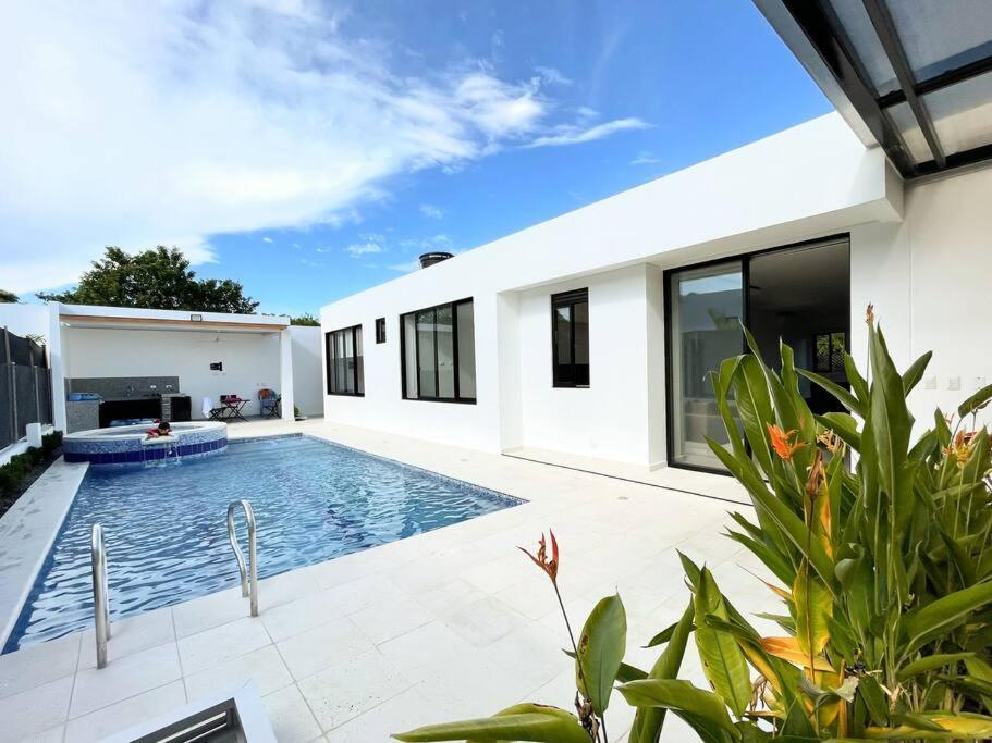 Casa vacacional con piscina privada en Girardot - Casa Tierra Linda