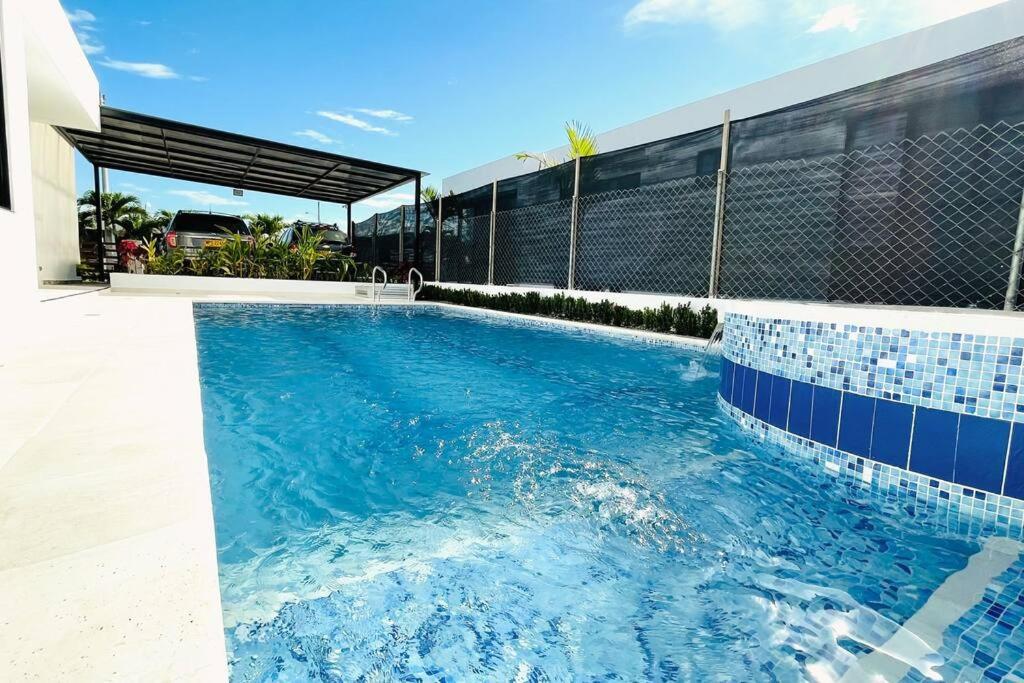 Casa vacacional con piscina privada en Girardot - Casa Tierra Linda