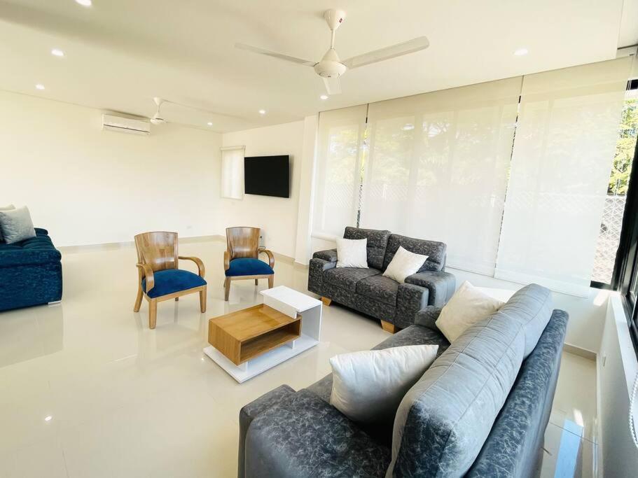 Casa vacacional con piscina privada en Girardot - Casa Tierra Linda