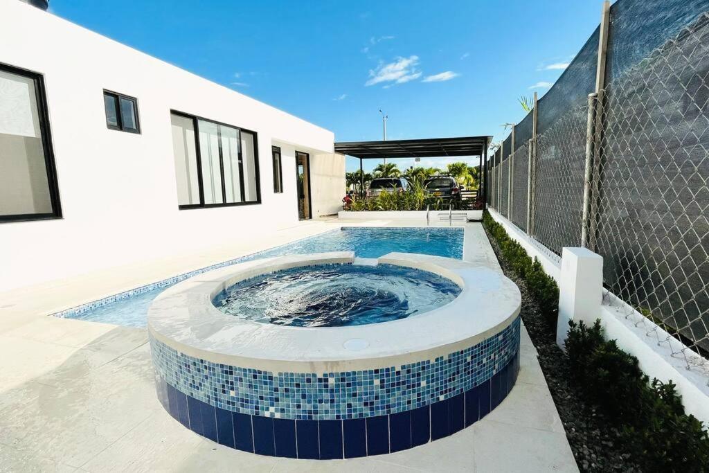 Casa vacacional con piscina privada en Girardot - Casa Tierra Linda