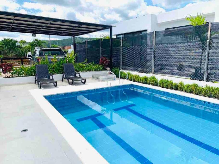 Casa vacacional con piscina privada en Girardot - Casa Tierra Linda