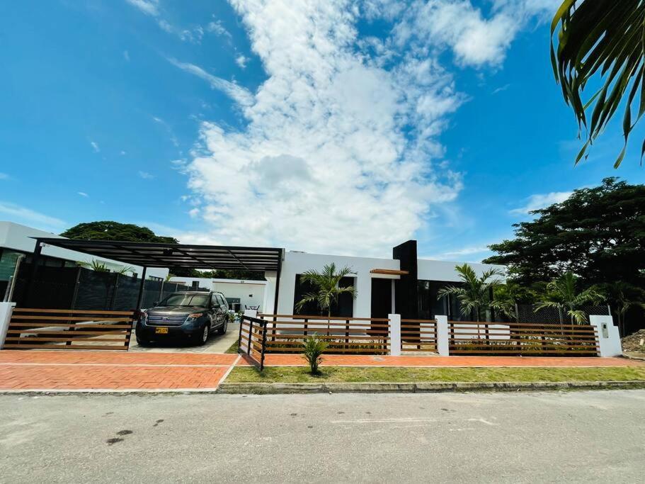 Casa vacacional con piscina privada en Girardot - Casa Tierra Linda