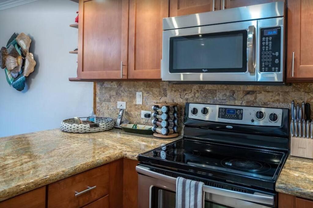 Kamaole Sands 2-306- Kamaole Sands spacious, updated, and Oceanview! view 5