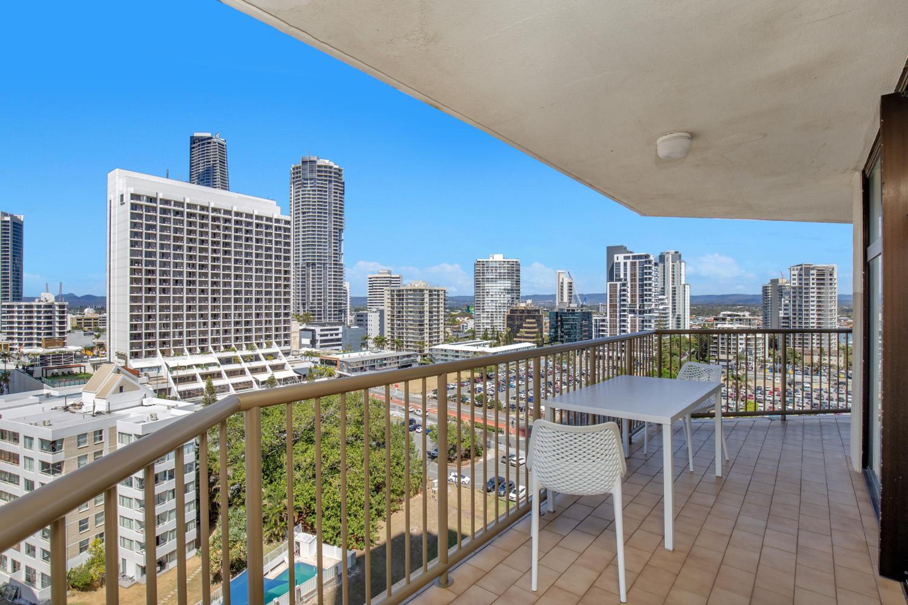 Beachfront & City View, Huge 2 Bedroom Apartment, Imperial Surf Resort