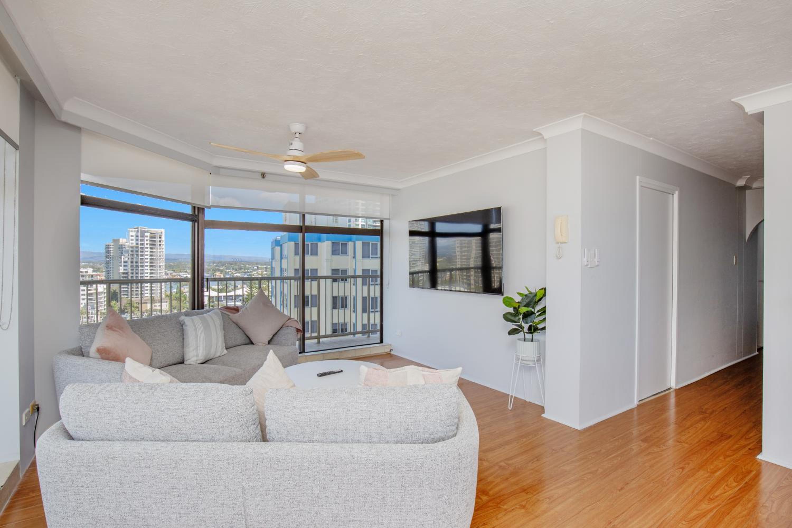 Beachfront & City View, Huge 2 Bedroom Apartment, Imperial Surf Resort