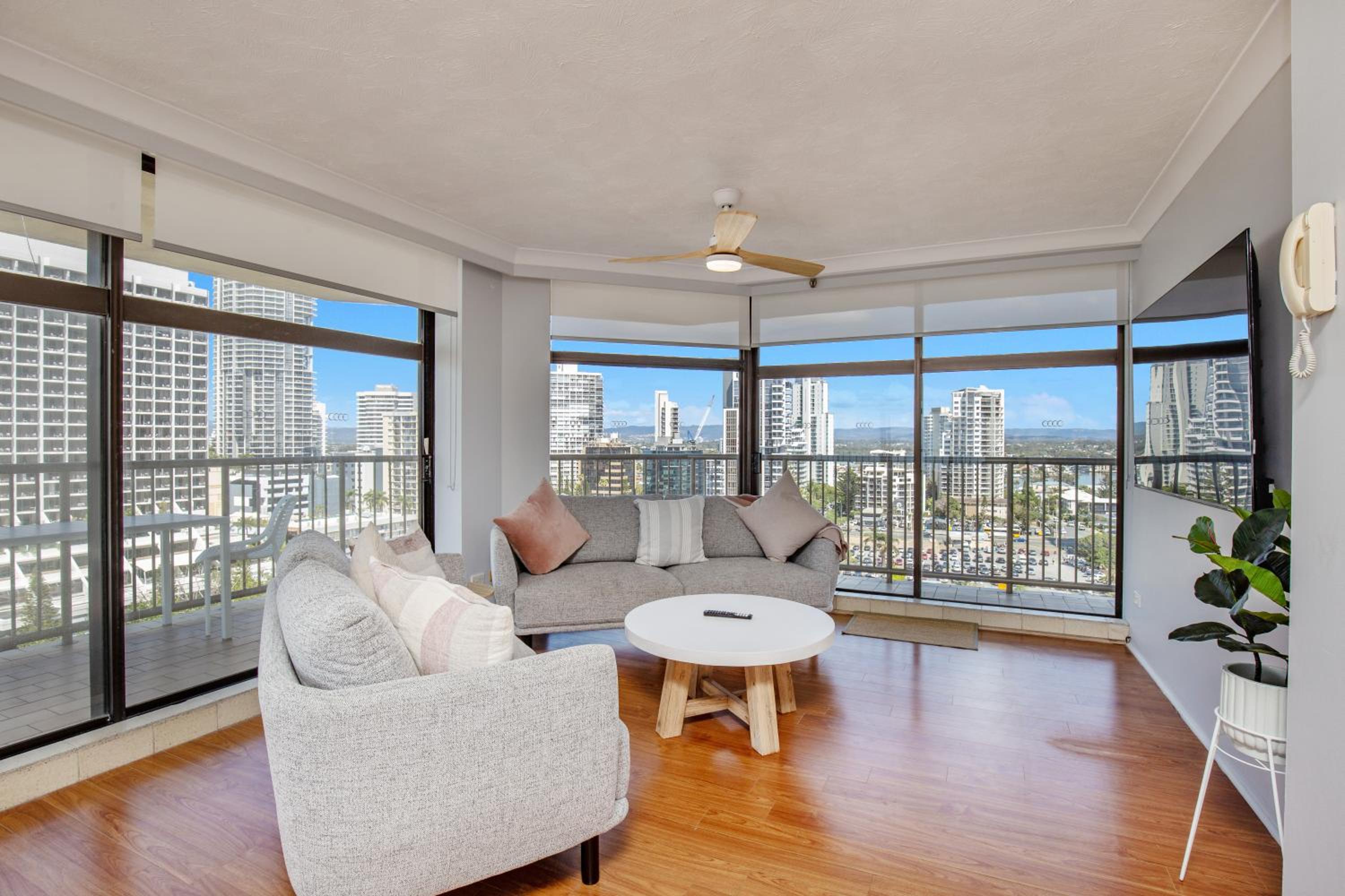 Beachfront & City View, Huge 2 Bedroom Apartment, Imperial Surf Resort