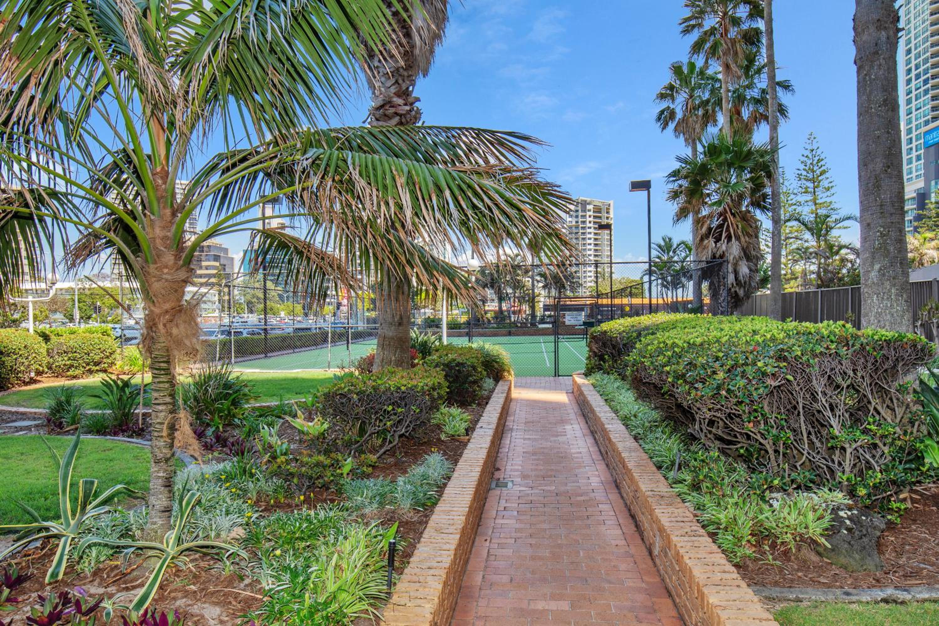 Beachfront & City View, Huge 2 Bedroom Apartment, Imperial Surf Resort