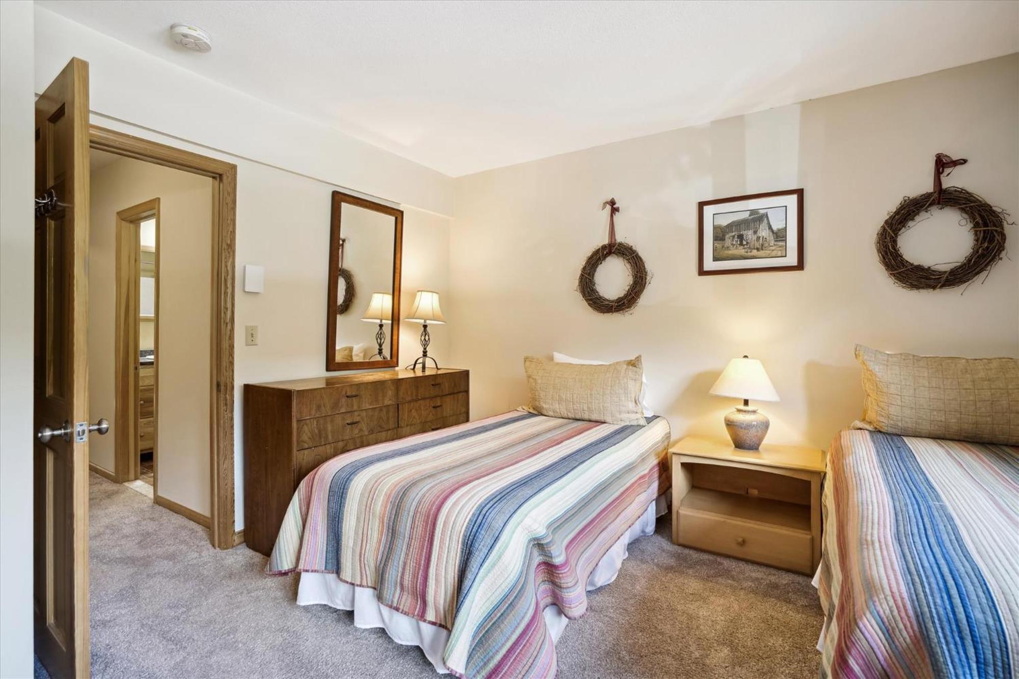Charming 2-Bedroom Edgemont Condo with Ski Home Access A2 view 3