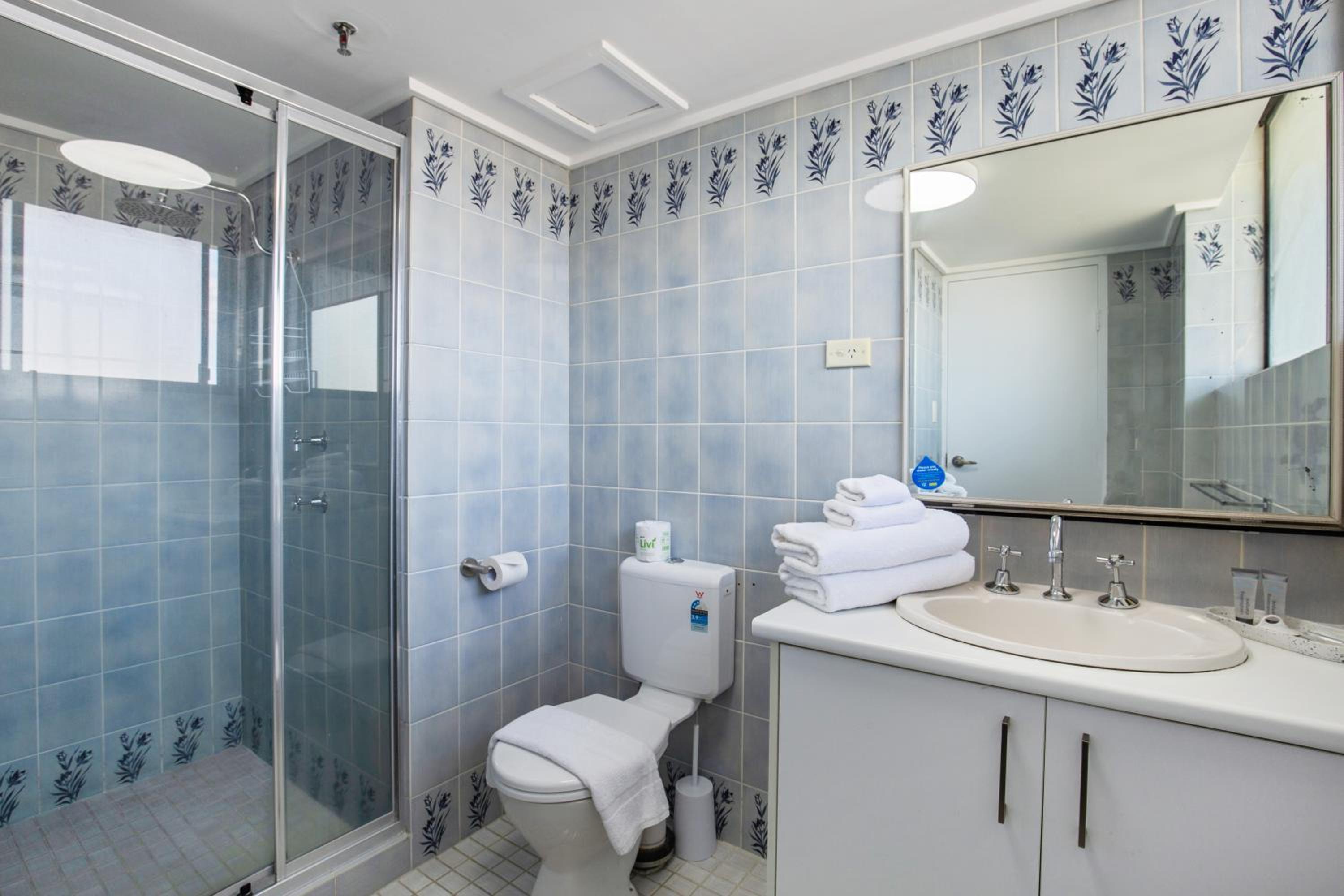 Beachfront & City View, Huge 2 Bedroom Apartment, Imperial Surf Resort