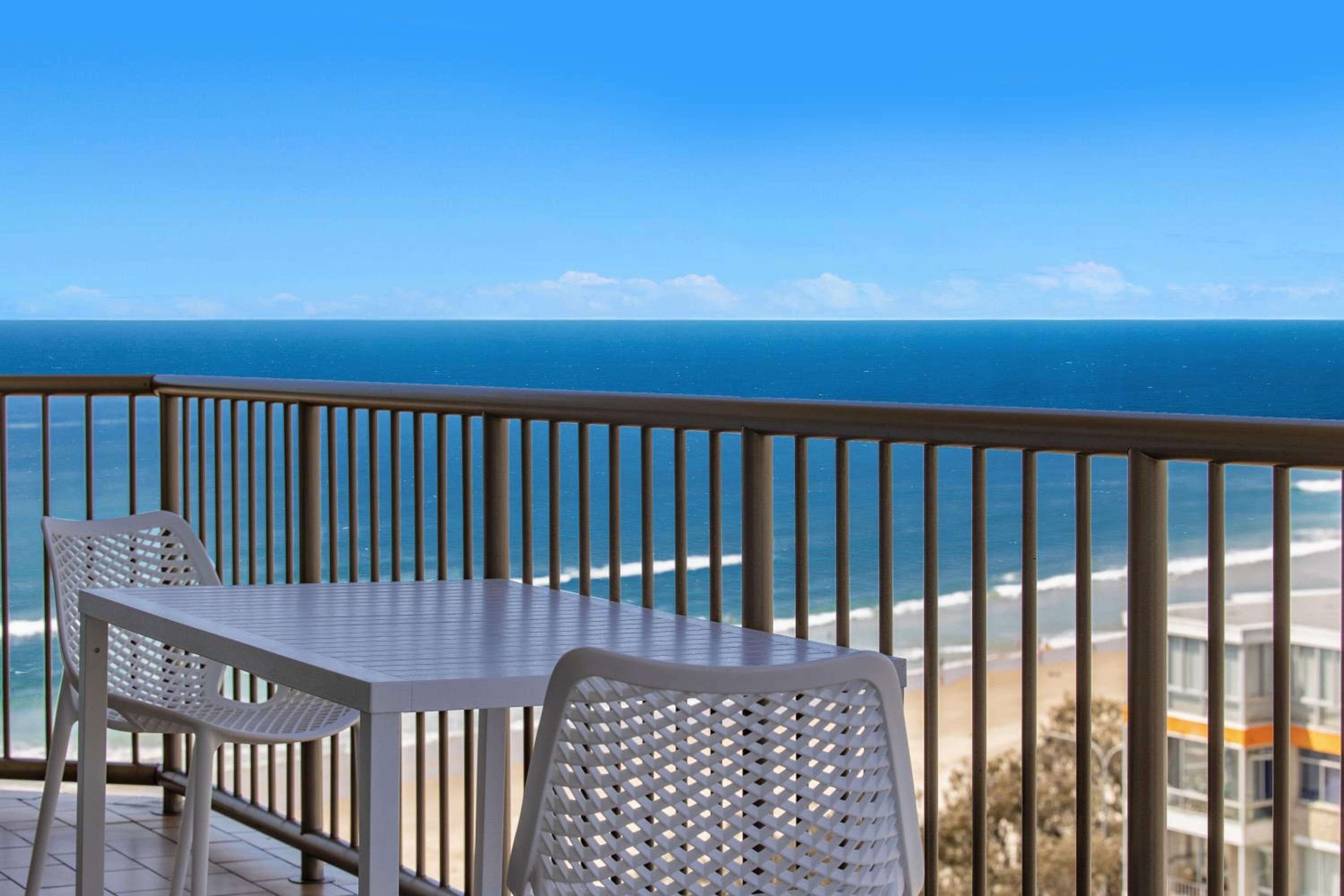 Beachfront & City View, Huge 2 Bedroom Apartment, Imperial Surf Resort