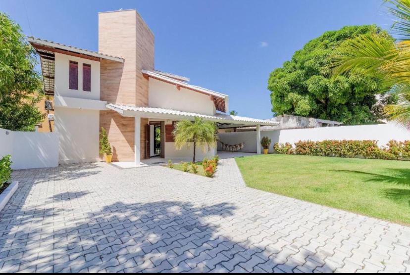 Guarajuba - casa em condomínio corais a 200 metros da praia