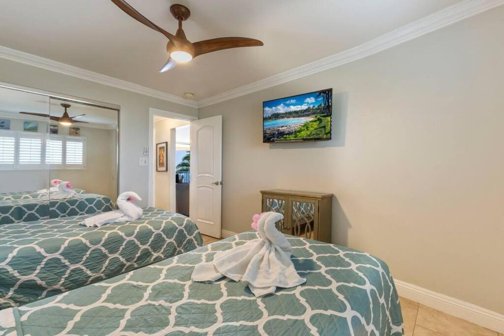 Menehune Shores 218- Updated Prime Oceanfront 3 bedroom at Menehune Shores view 2