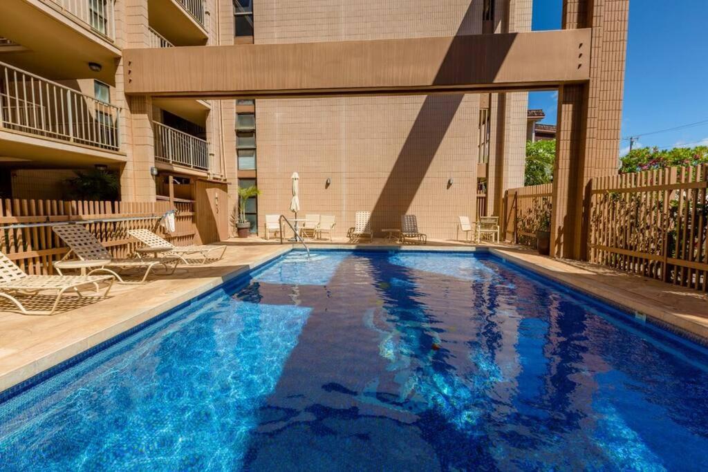 Kaleialoha 413- Remodeled Top floor and direct oceanfront views view 4