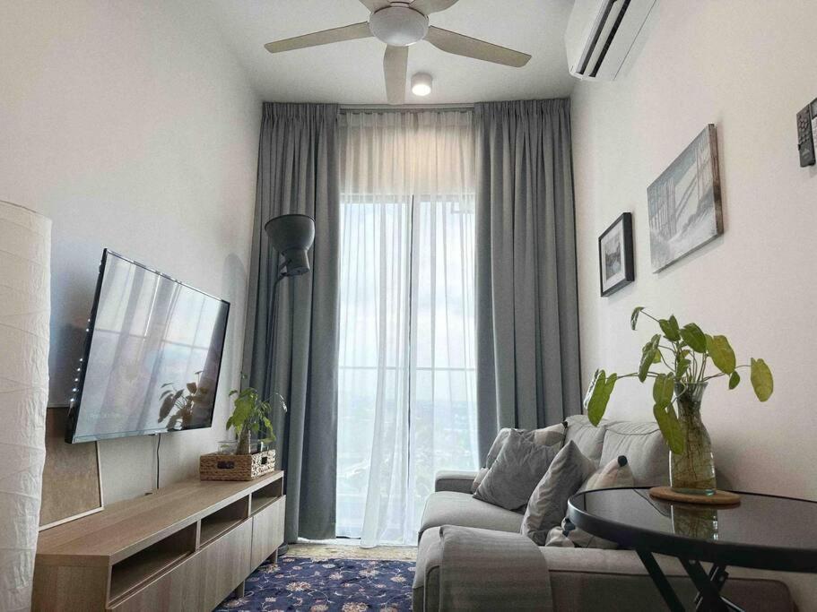 Modern Business Suite Glenview17 @Glenz, Glenmarie photo 1