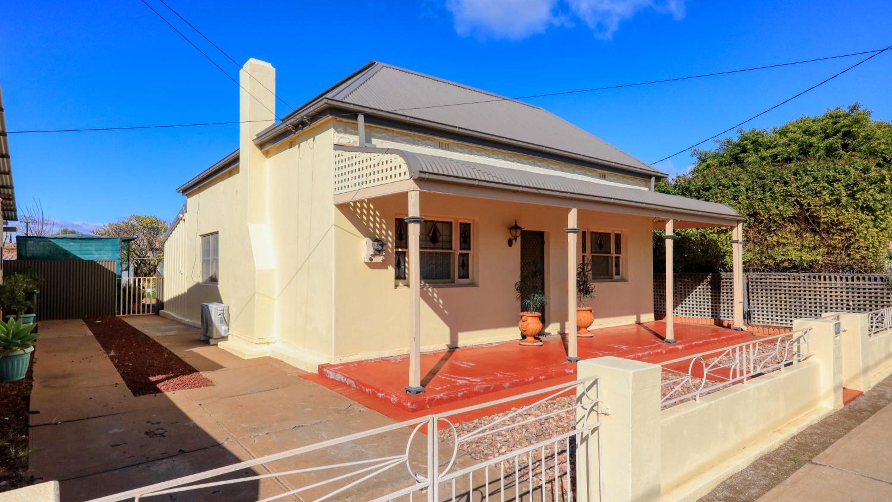 Charles Rasp Motor Inn & Cottages