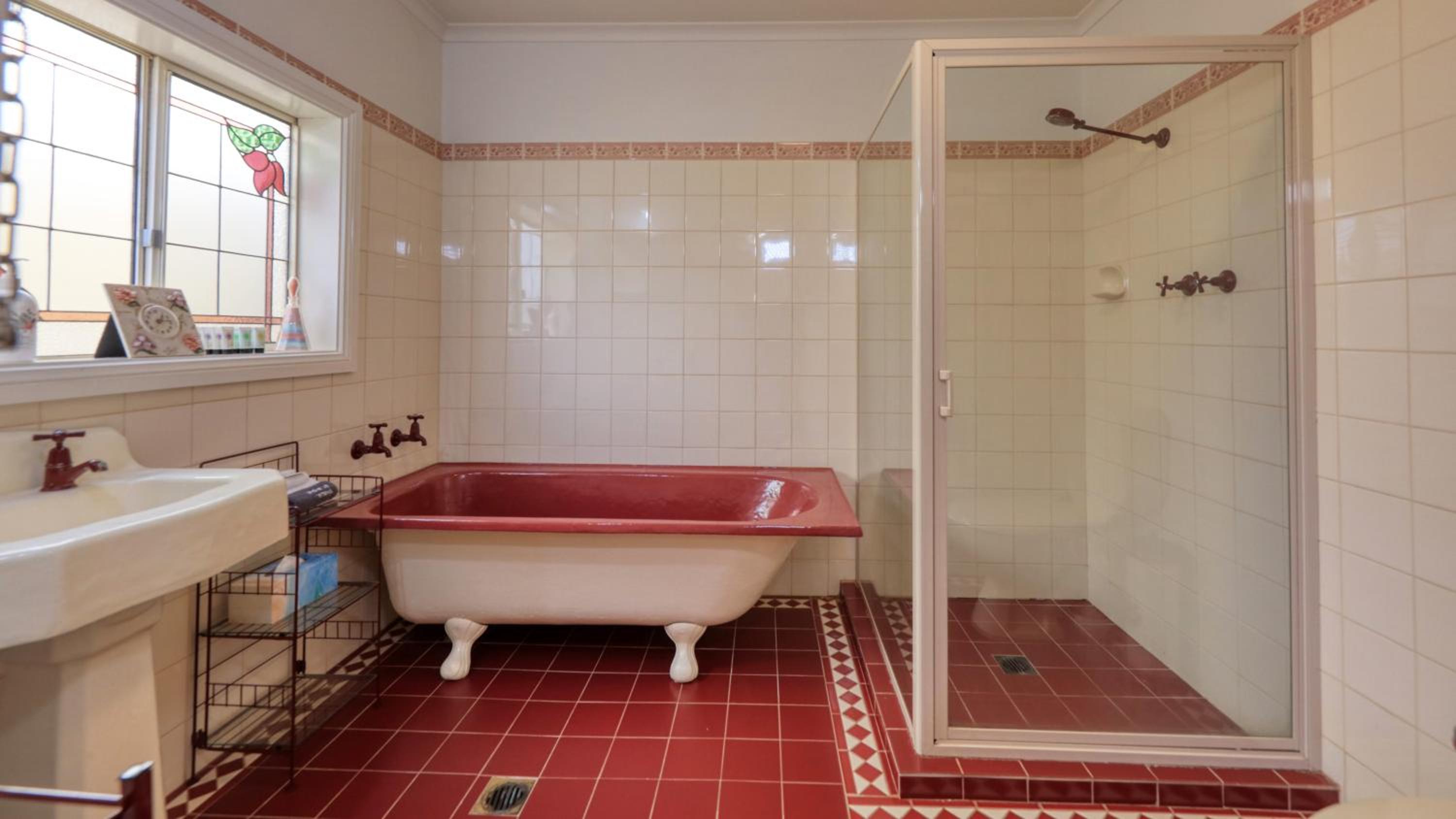 Charles Rasp Motor Inn & Cottages