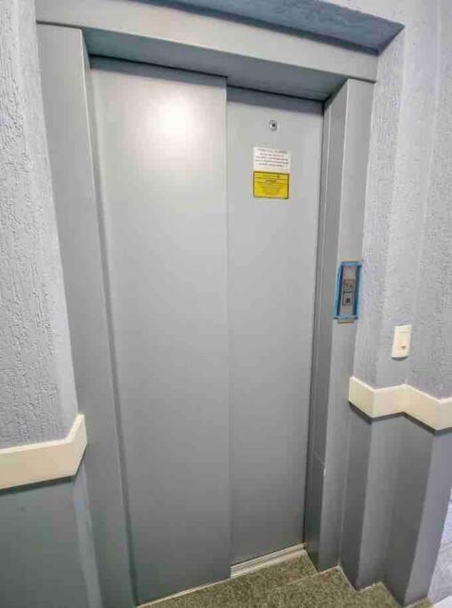 Apê 2 quartos à 20m da Rua Coberta de Gramado