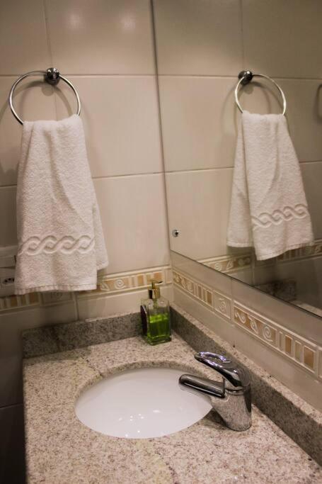 Apê 2 quartos à 20m da Rua Coberta de Gramado