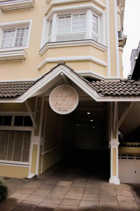 Apê 2 quartos à 20m da Rua Coberta de Gramado
