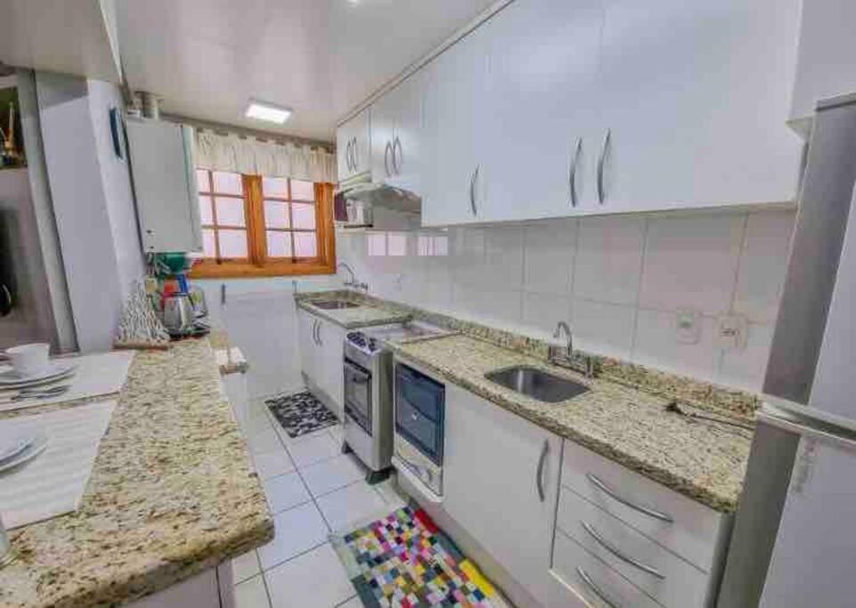 Apê 2 quartos à 20m da Rua Coberta de Gramado