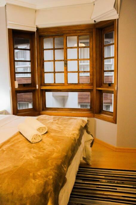 Apê 2 quartos à 20m da Rua Coberta de Gramado