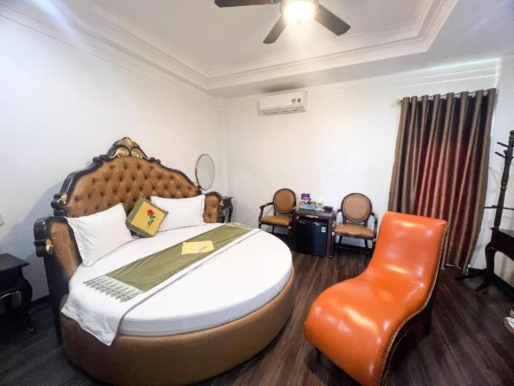 Hoàng gia Hotel - Đông Trù HN - by BAY LUXURY