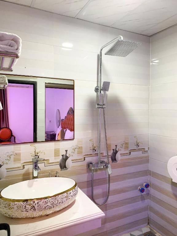 Hoàng gia Hotel - Đông Trù HN - by BAY LUXURY
