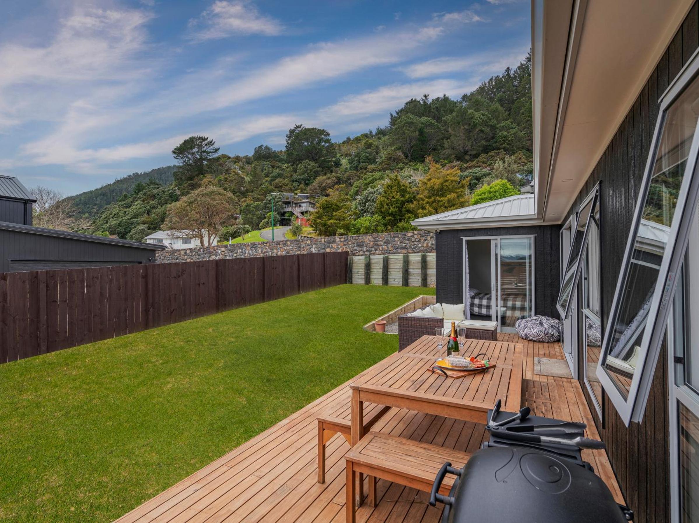 A Sunshine Retreat - Pauanui Holiday Home view 3