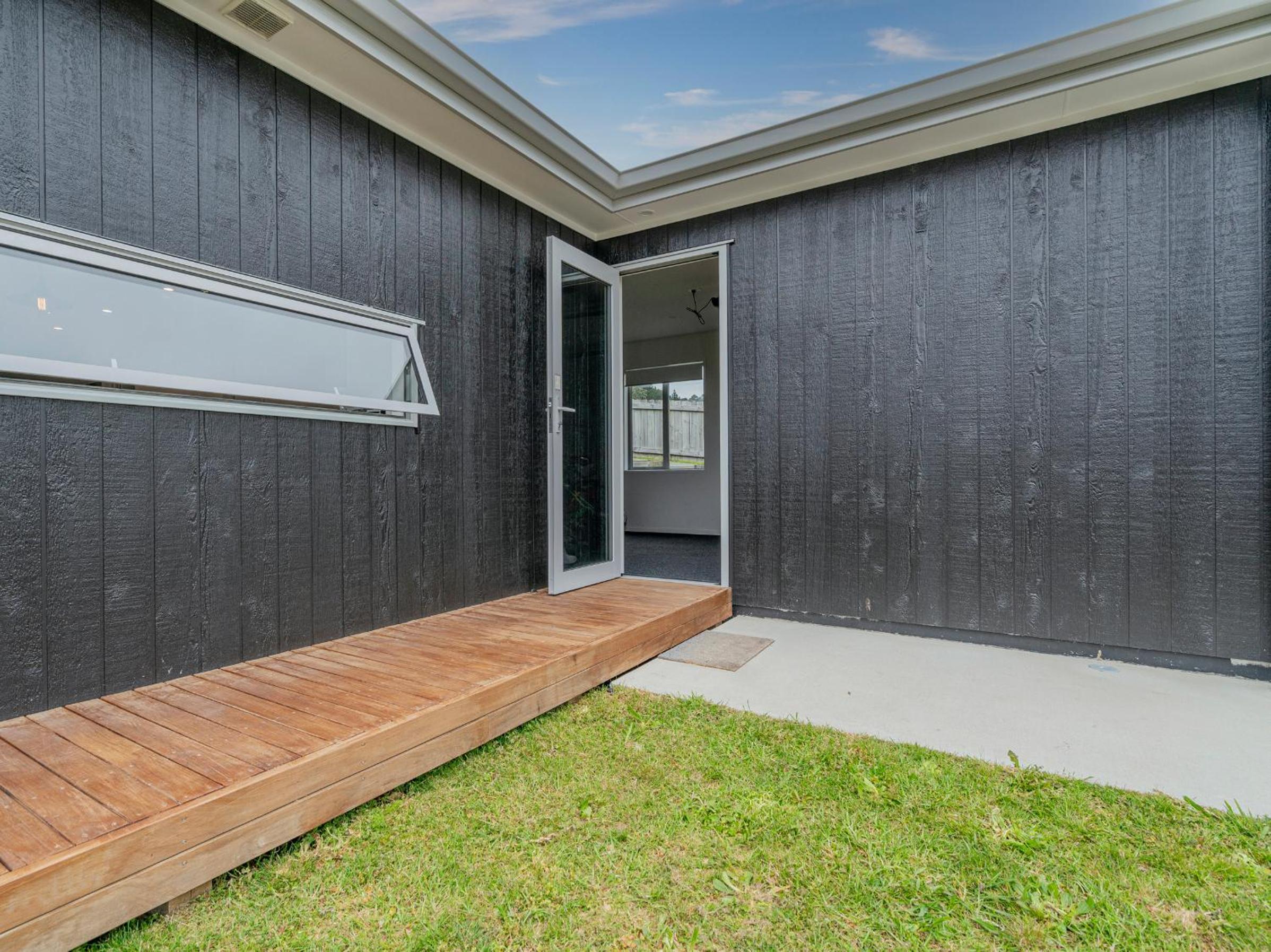 A Sunshine Retreat - Pauanui Holiday Home view 4
