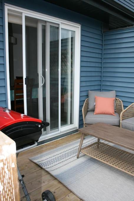 Entire Home AC 4Beds Sleeps 8 Double Garage Near WEM Free Wifi & Netflix