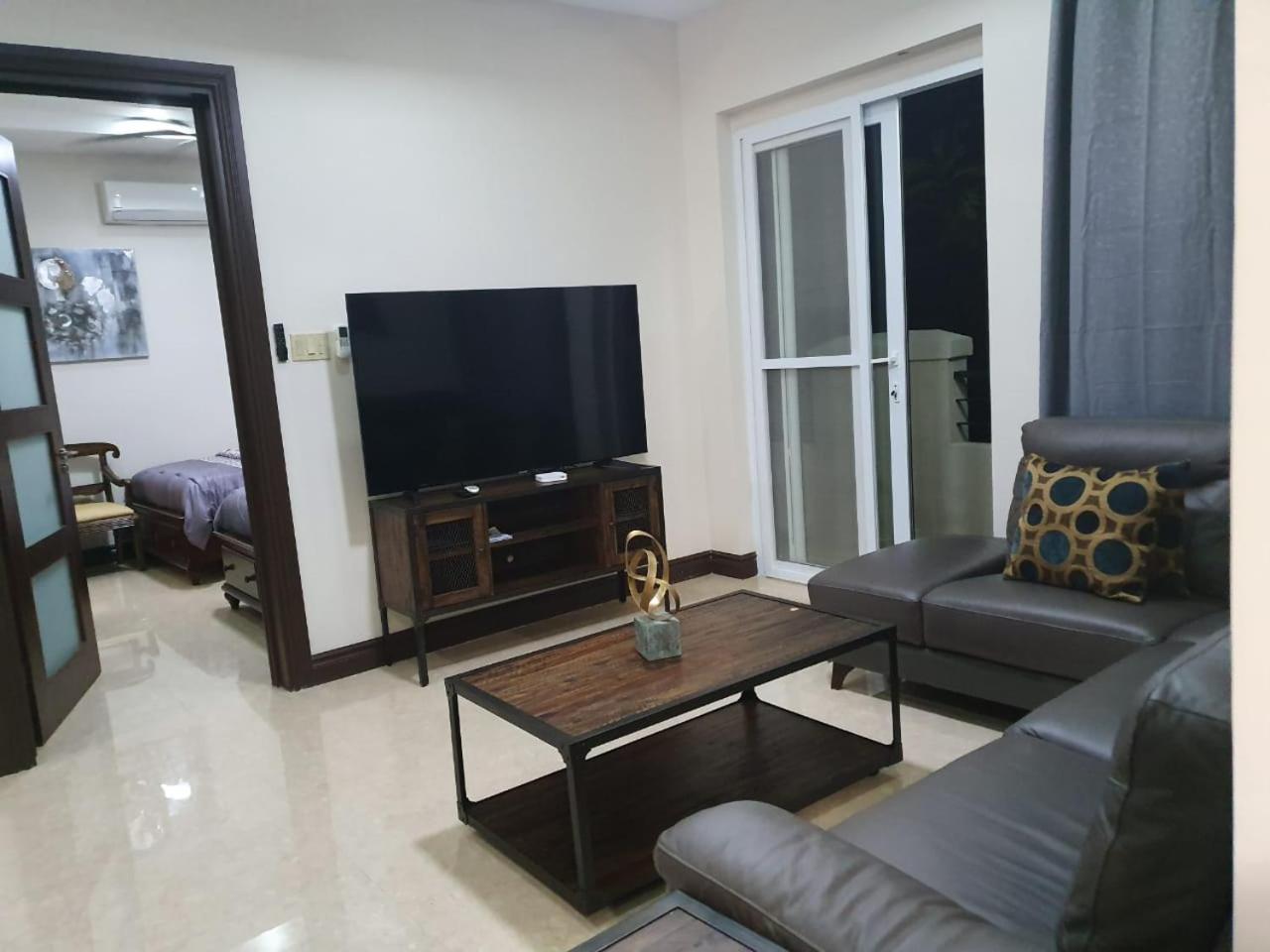 lovely gated 3 BEDROOM view 5