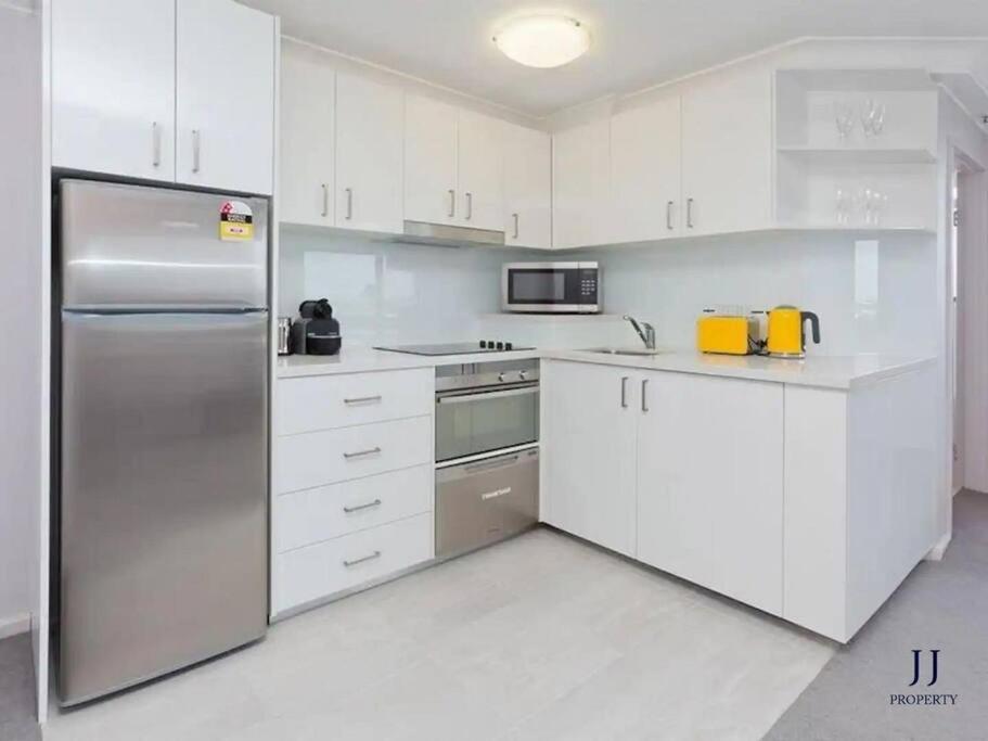 CBD 1BR Spectacular River View M20