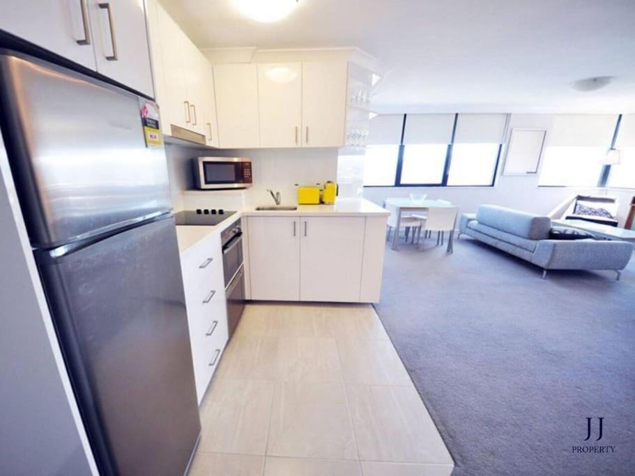 CBD 1BR Spectacular River View M20