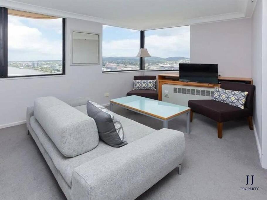CBD 1BR Spectacular River View M20