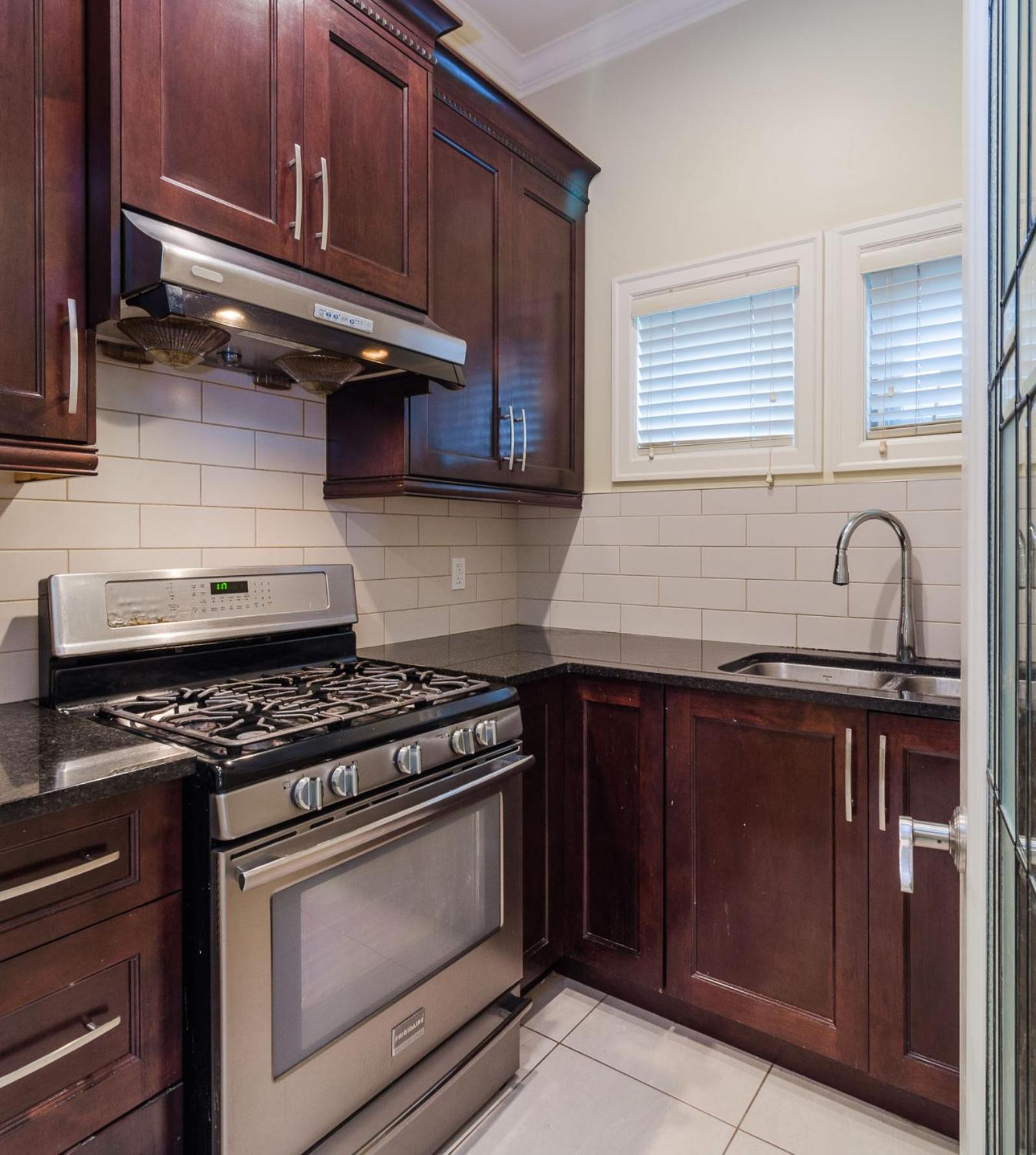 Vancouver Metrotown Guest House 8 mins walk to Sky Train