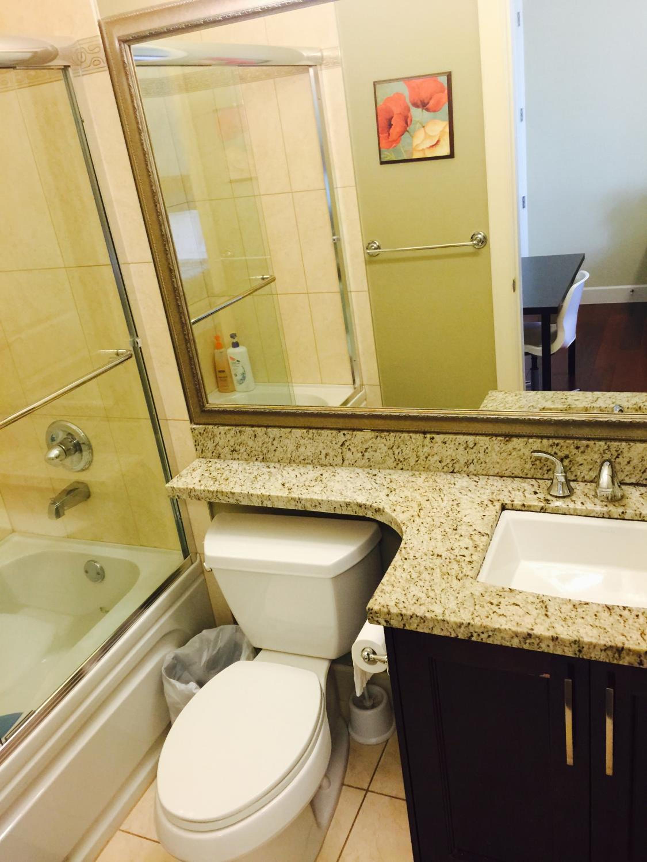 Vancouver Metrotown Guest House 8 mins walk to Sky Train