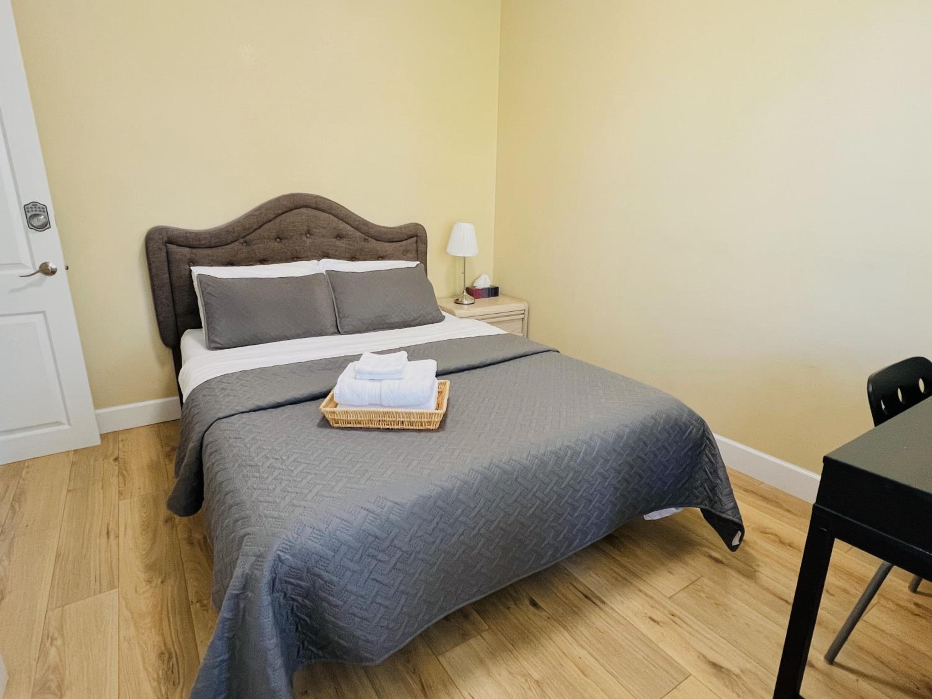 Vancouver Metrotown Guest House 8 mins walk to Sky Train