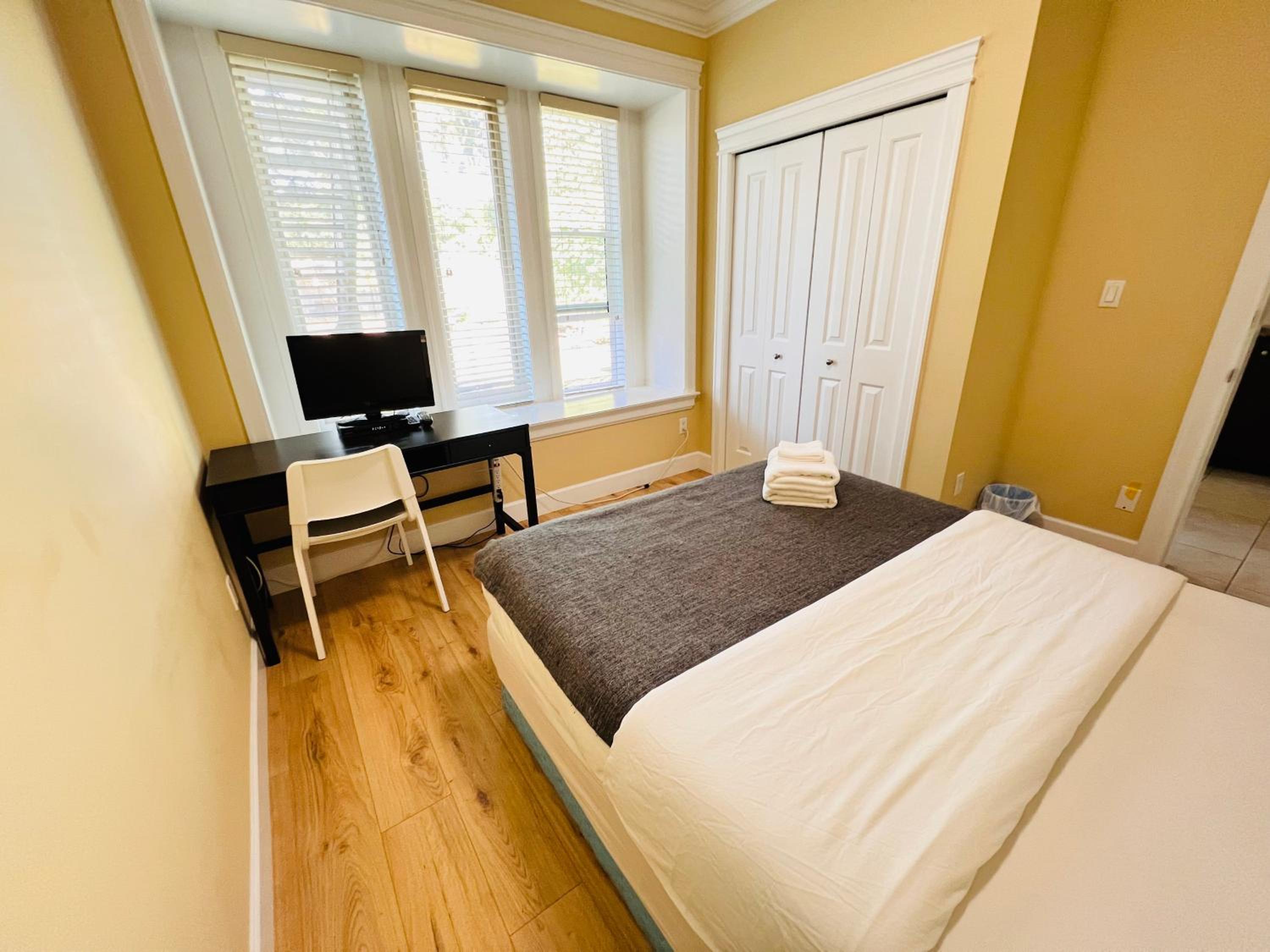 Vancouver Metrotown Guest House 8 mins walk to Sky Train